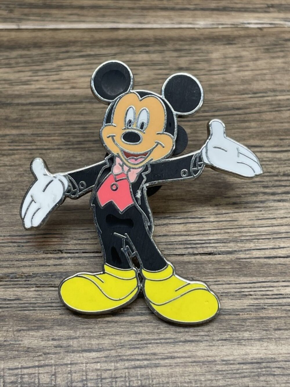 DISNEY PIN MICKEY MOUSE IN BLACK TUX SUIT WEARING YELLOW SHOES WELCOME